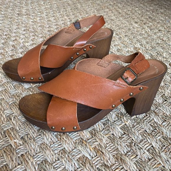 Kenneth Cole Reaction Shoes - REACTION KENNETH COLE Leather Sandals Wood Heels Studs Made in Italy Sz 40 / 9.5